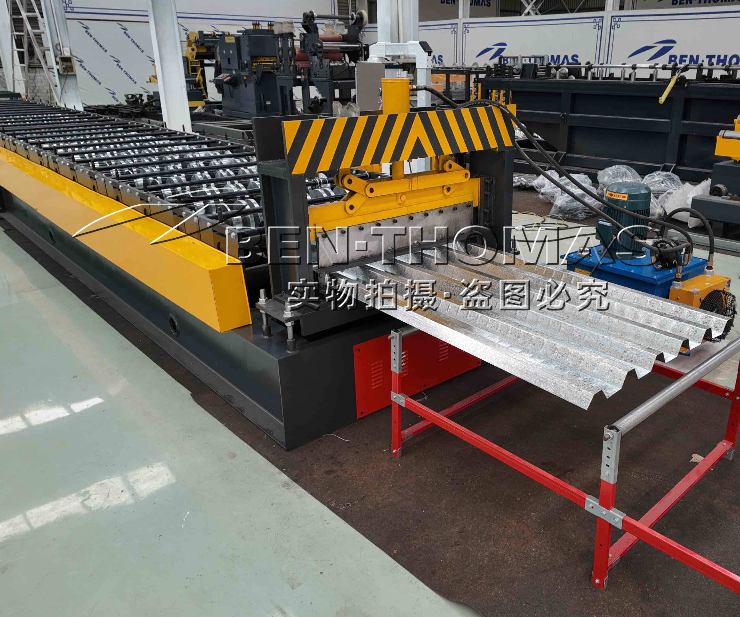 Metal floor deck roll forming machine